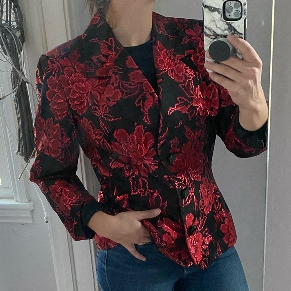 GIVENCHY Vintage Red Black Floral Metallic Skirt Suit Set size 42 - Picture 15 of 15